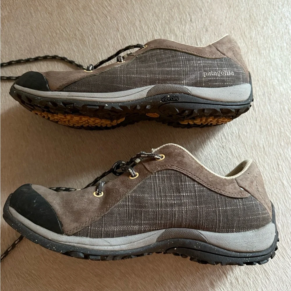 Patagonia Brown  Hiking Shoes - Picture 7 of 12